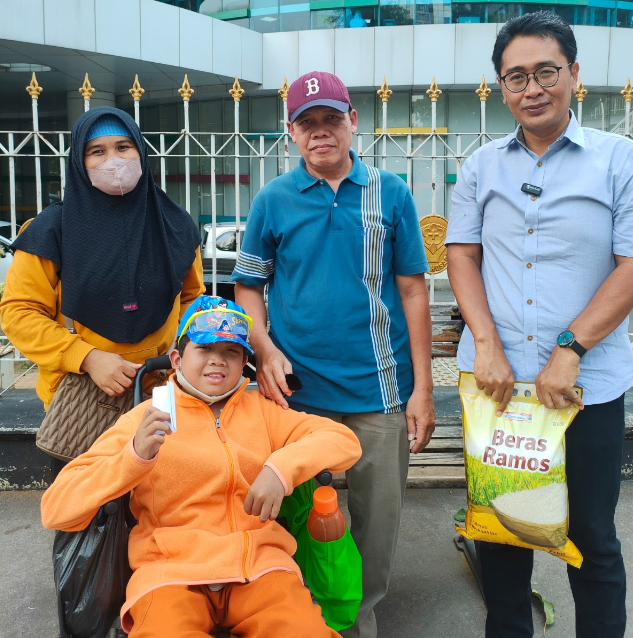 Sahabat Pasien mendampingi pasien